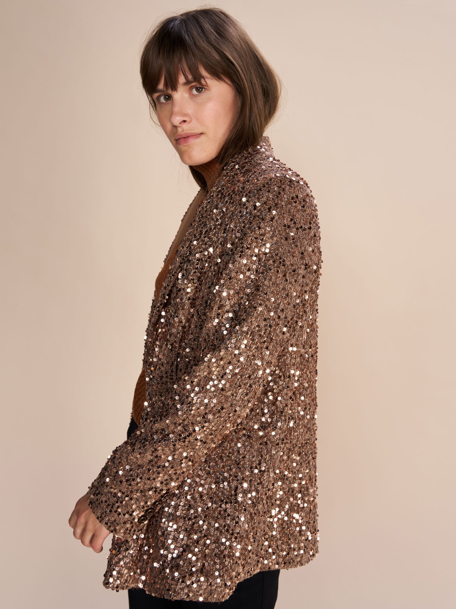 Modelshot / Light Brown / Detail